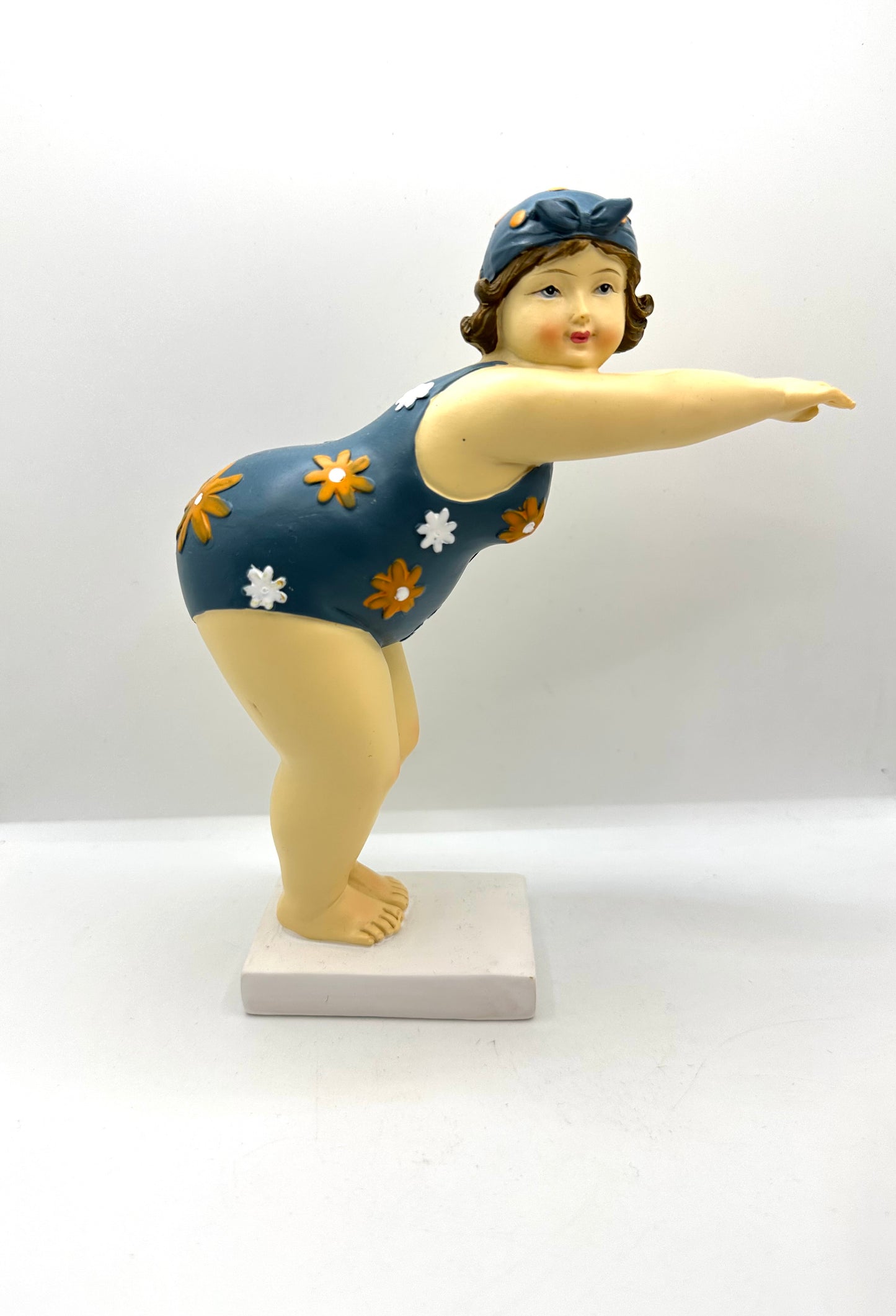 Statuette Femme Baigneuse Ronde Plongeon