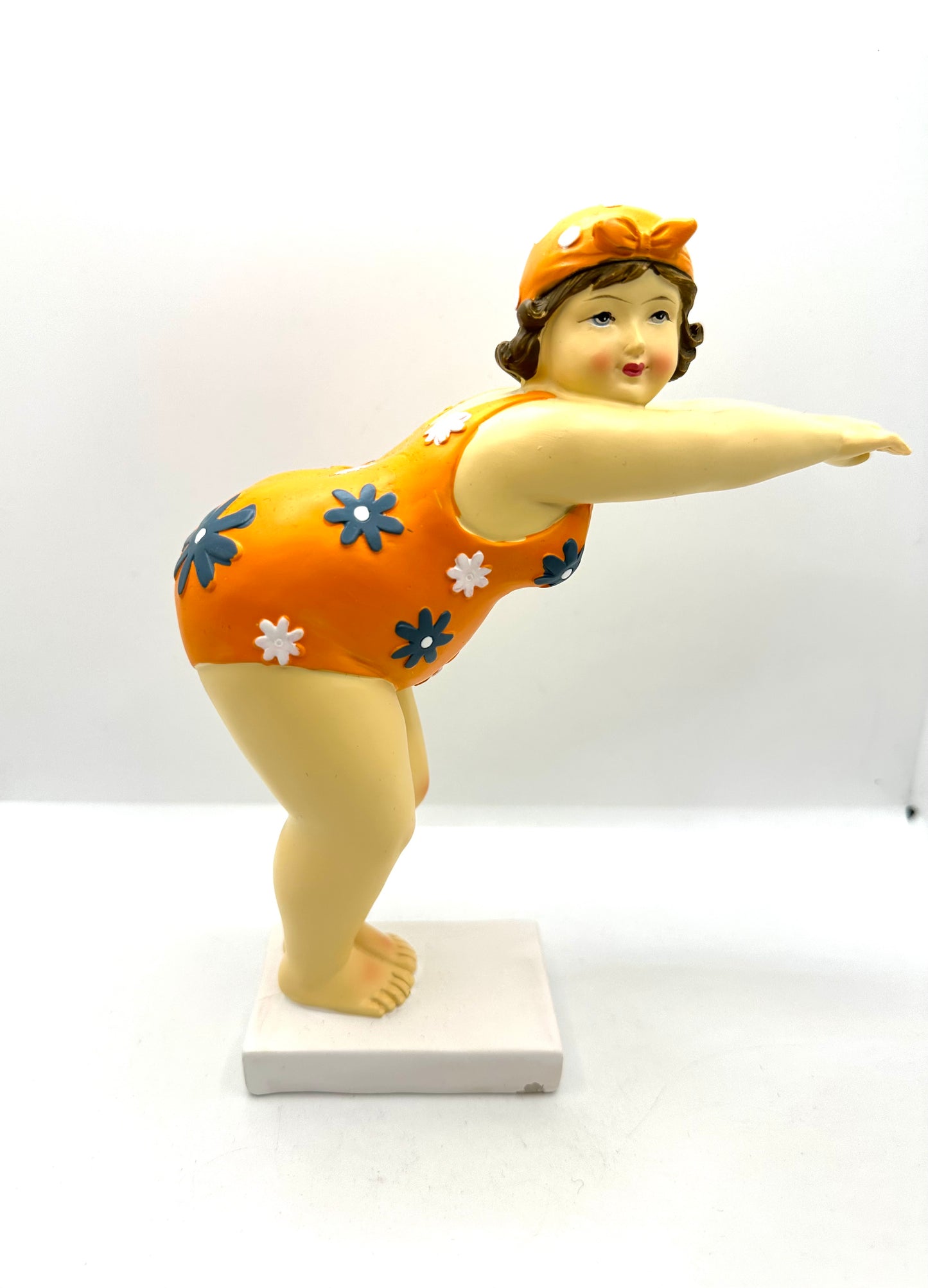 Statuette Femme Baigneuse Ronde Plongeon